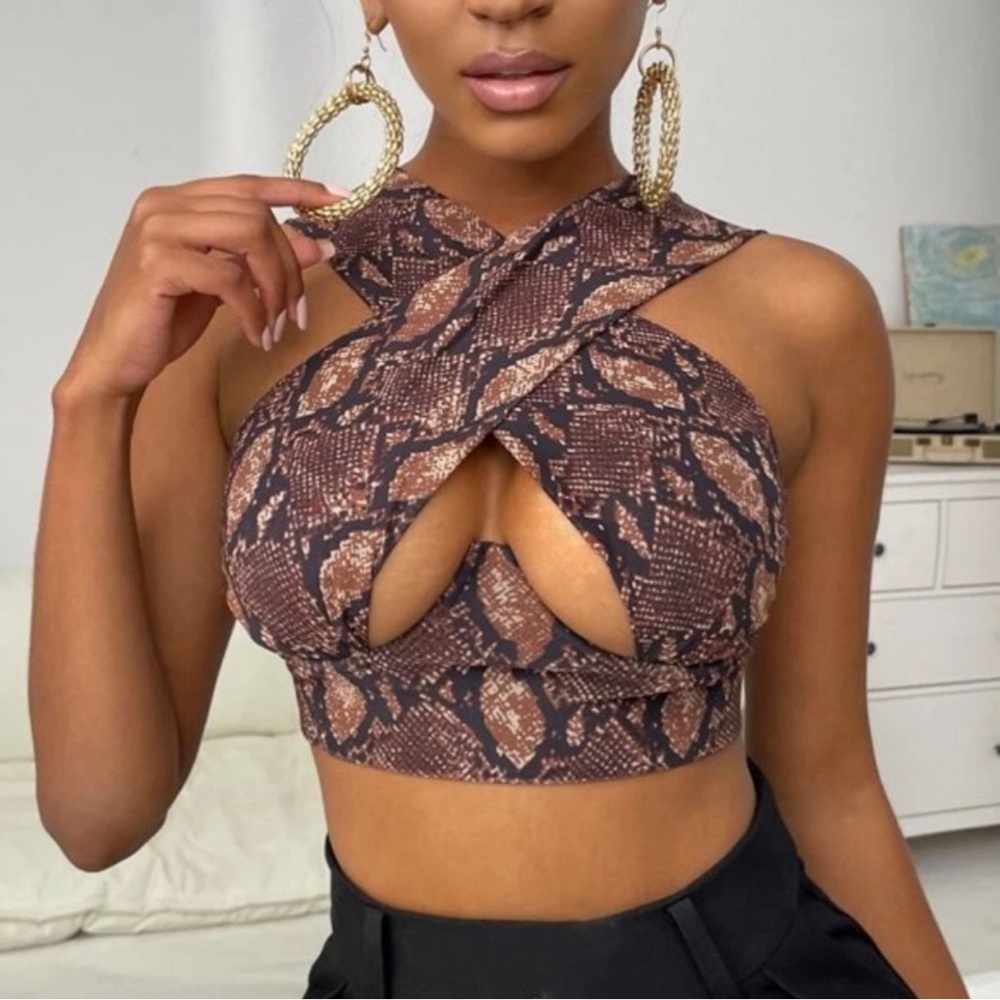 Cutout snakeskin print halter top 🐍